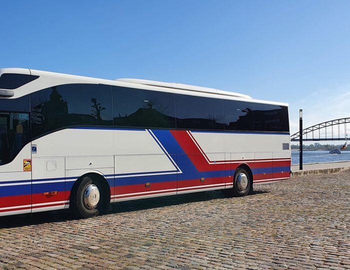 Luxueuze reizen per comfortabele touringcar